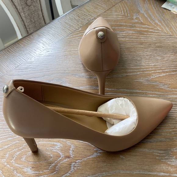 Michael Kors Dorothy Flex Pump Dark Khaki - Picture 2 of 3